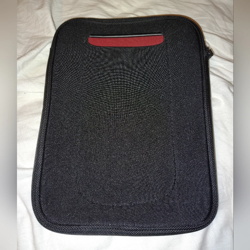 NWOT HP Black Tablet Sleeve with Minimalist Design. Holds any 10.1 Tablet